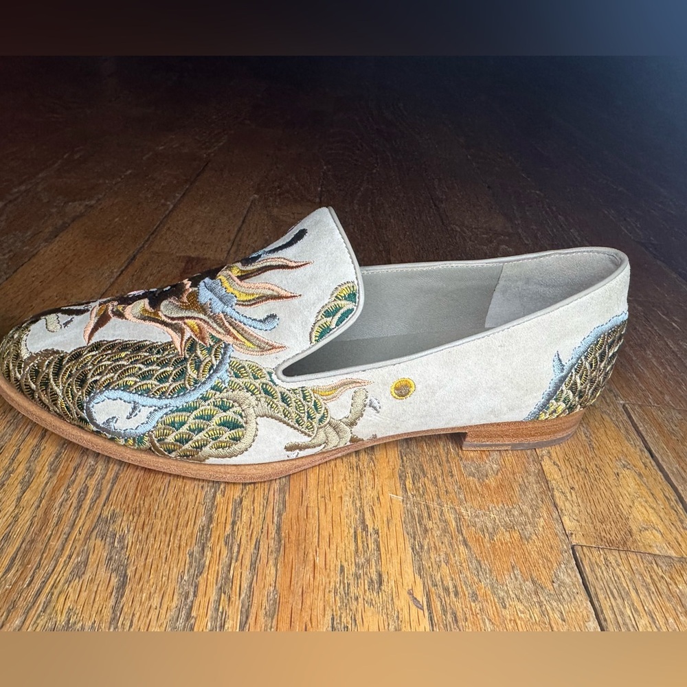 Johnny Was
Dragon-Embroidered Suede Smoking Loafers Women’s size 8 - Picture 5 of 11